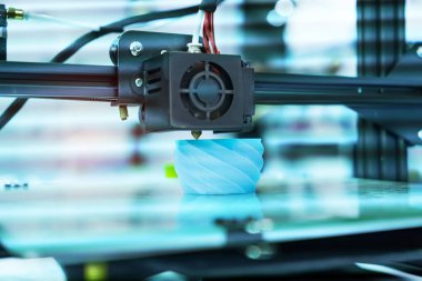 3D printerlere harcama maddeler nesneyi yazdırma