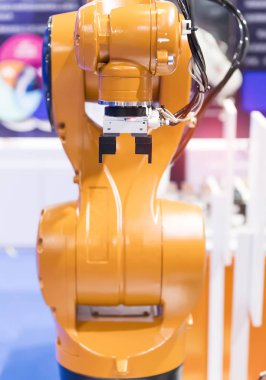 Robot makine aleti endüstriyel üretim tesisi, akıllı fabrika sanayi 4.0 konsept.