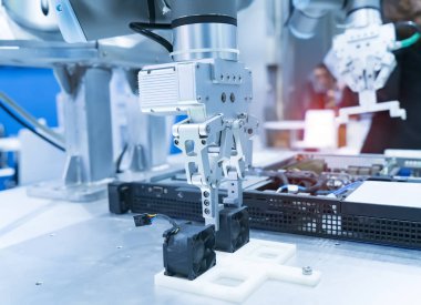 Robotik ve otomasyon sistem denetim uygulamasında robot kol akıllı üretim arka planda otomatikleştirmek