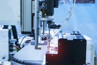 Zenginlik fabrikasındaki robotik görüş sensör kamera sistemi