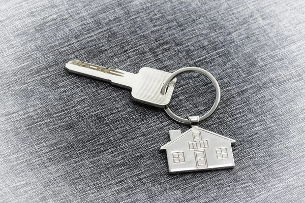 Sleutelhanger Met Huis Symbool Sleutel Onroerend Goed Concept — Stockfoto