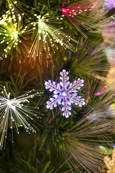 Árvore Decorada Fibra Óptica Natal Com Dectoração Conceito Férias — Fotografia de Stock