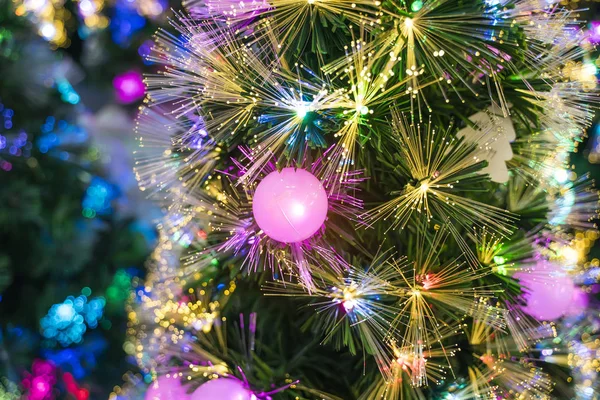 Árvore Decorada Fibra Óptica Natal Com Dectoração Conceito Férias — Fotografia de Stock