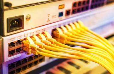 Ethernet kablosu ağ üzerinde arka plan geçer