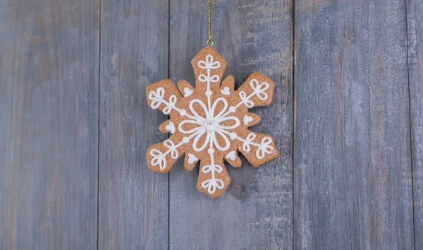 Pepparkakor Snöflingor Kakor För Julen Hänger Trä Bakgrund — Stockfoto