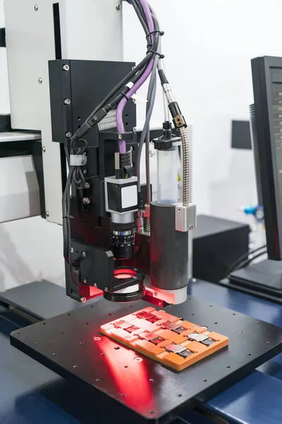 Endüstri Teknoloji Konsepti Için Imalat Endüstrisindeki Akıllı Robotlar Zenginlik Fabrikasındaki — Stok fotoğraf