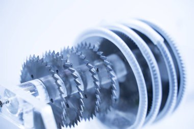 Endüstriyel takım arka plan olarak çalışmak için metal gümüş dairesel testere bıçakları, yakın