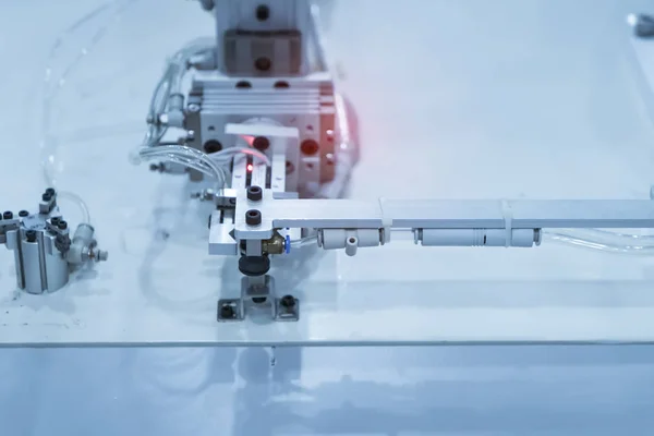 Roboter Pneumatische Kolbensauganlage Auf Industriemaschine Automatisierung Druckluft Fabrikproduktion — Stockfoto