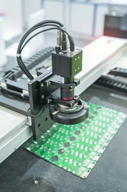 Zenginlik fabrikasındaki robotik görüş sensör kamera sistemi