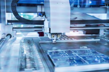 PCB işleme Cnc makine, yüksek teknolojili Fabrikası'nda elektronik komponentleri üretim