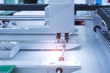 PCB işleme Cnc makine, yüksek teknolojili Fabrikası'nda elektronik komponentleri üretim