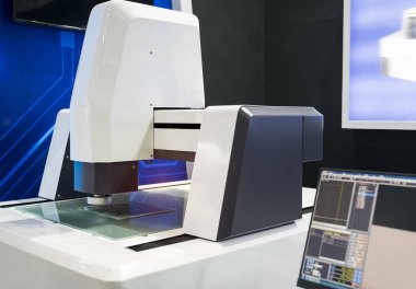 Zenginlik fabrikasındaki robotik görüş sensör kamera sistemi