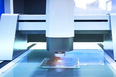 Zenginlik fabrikasındaki robotik görüş sensör kamera sistemi