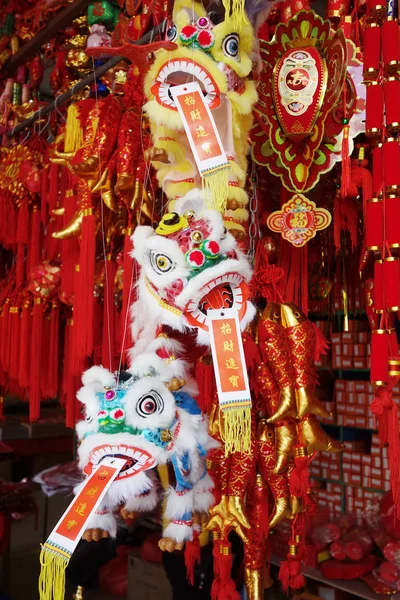 León Bailador Tradicional Chino Colgando Para Año Nuevo Traducción Caligrafía —  Fotos de Stock