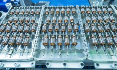 Robot kolunda Robotik ve Otomasyon sistemi kontrol uygulaması ile elektrik motorunun rotor