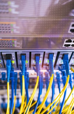 Veri merkezinde optik fiber bilgi teknolojisi ekipmanları