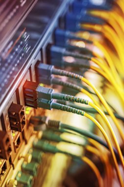Veri merkezinde optik fiber bilgi teknolojisi ekipmanları