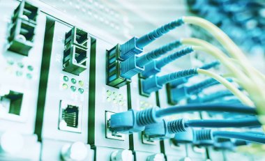 Veri merkezinde optik fiber bilgi teknolojisi ekipmanları