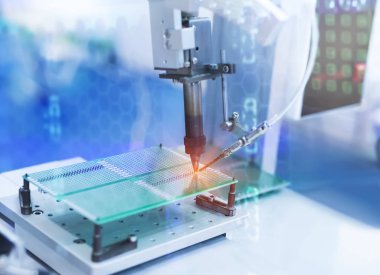 otomatik nokta lehim için robotik sistemin lehimdemir uçları