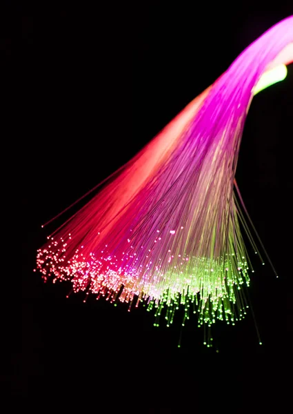 Fiber optic weergegeven: gegevens of internet communicatieconcept — Stockfoto