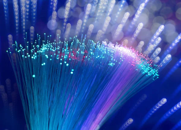 Fiber optic találat adatok vagy internet kommunikáció fogalma — Stock Fotó
