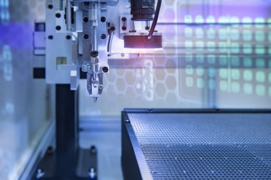 Zenginlik fabrikasındaki robotik görüş sensör kamera sistemi