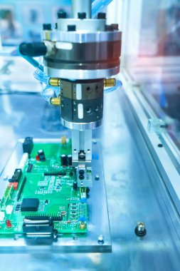 otomatik nokta lehim için robotik sistemin lehimdemir uçları