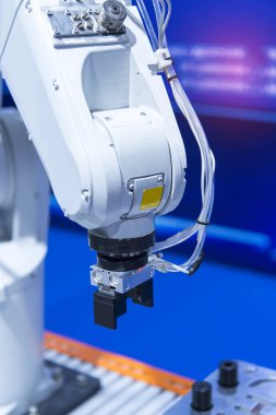 Robotik ve otomasyon sistem denetim uygulamasında ro otomatikleştirmek