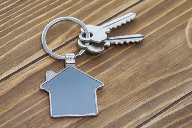 ev sembolü ve anahtar ile anahtarlık, Gayrimenkul kavramı