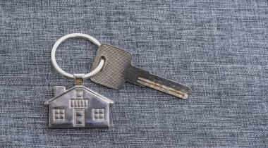 ev sembolü ve anahtar ile anahtarlık, Gayrimenkul kavramı