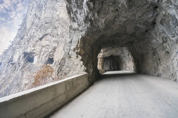 Guoliang pendurar rodovia parede, Hui County, província de Henan, China — Fotografia de Stock