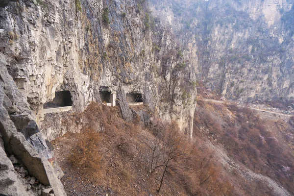 Guoliang pendurar rodovia parede, Hui County, província de Henan, China — Fotografia de Stock