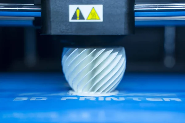 Tecnología de fabricación de impresoras 3D o aditivos y automatización robótica — Foto de Stock