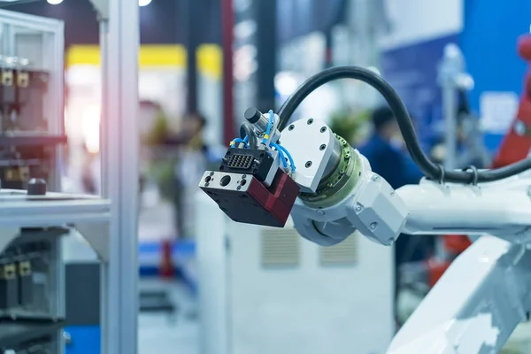 Roboterarm arbeitet intelligent in der Produktionsabteilung in der Kunst — Stockfoto