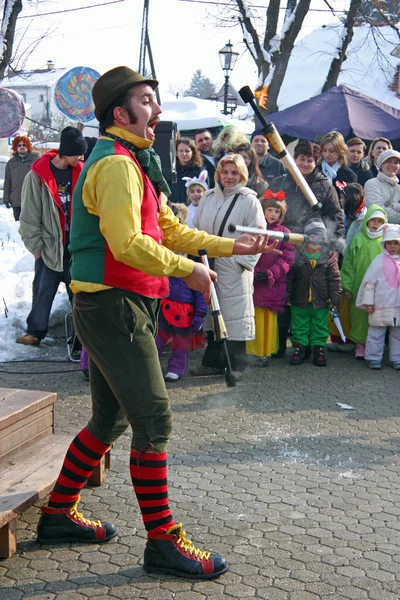 Самоборські Російська Федерація Лютого 2010 Вуличного Музиканта Виконує Жонглювання Вогнем — стокове фото