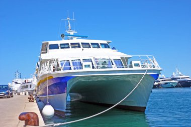 Katamaran Zadar limanına demirledi