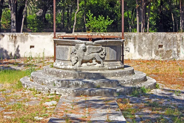 Well in Vladimir Nazor Park, Zadar — Stock Photo, Image