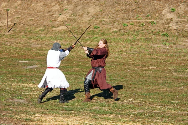 O duelo de dois cavaleiros — Fotografia de Stock