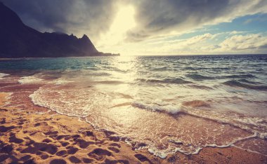 Hawaii, ABD 'deki Kauai Adası' ndaki Tünel Plajı 'nda güzel bir manzara.