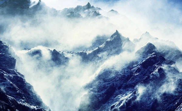 Dağların manzarası, Kanchenjunga Bölgesi, Himalayalar, Nepal.