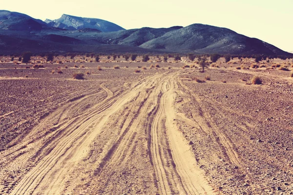 摩洛哥沙漠中的沙路 — 图库照片
