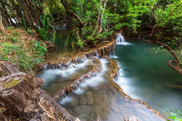 Hermosa Cascada Selva Tropical Provincia Kanchanaburi Sudeste Asiático Tailandia —  Fotos de Stock