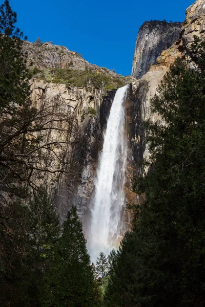 カリフォルニア州ヨセミテ国立公園の滝 — ストック写真