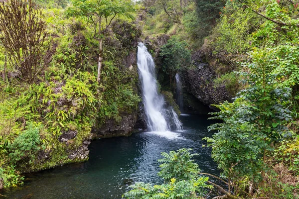 Gyönyörű Trópusi Vízesés Hawaii — Stock Fotó