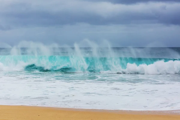Блакитна Хвиля Пляжі Розмиті Фонові Сонячні Плями Спокійний Природний Фон — стокове фото