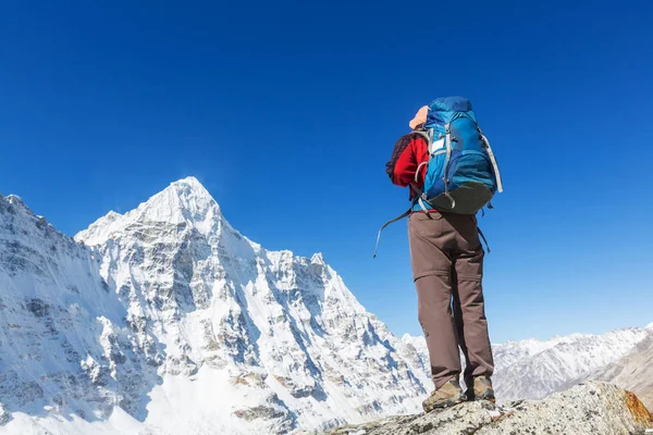 Escursionista Nella Montagna Dell Himalaya Nepal — Foto Stock