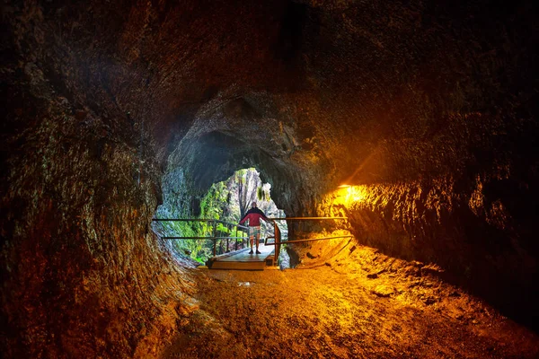 Homem Tubo Lava Ilha Grande Havaí Eua — Fotografia de Stock