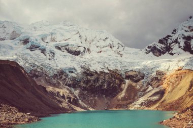 Cordillera Huayhuash, Peru, Güney Amerika 'daki güzel dağ manzaraları