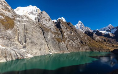 Cordillera Huayhuash, Peru, Güney Amerika 'daki güzel dağ manzaraları