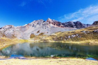 Cordillera Huayhuash, Peru, Güney Amerika 'daki güzel dağ manzaraları